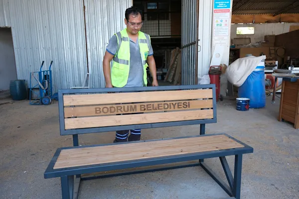 Bodrum, kent mobilyalarını kendi atölyelerinde üretiyor