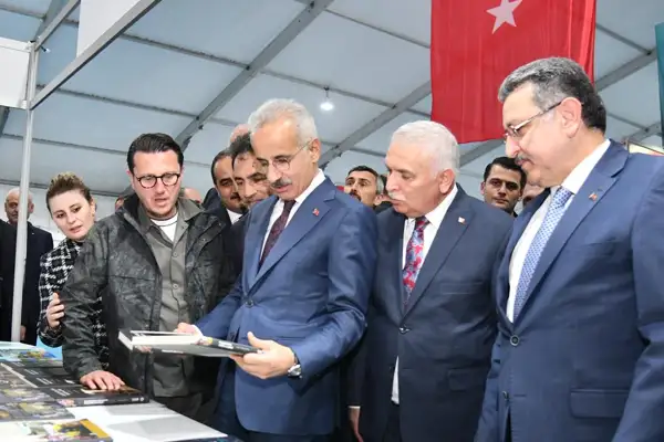 Bakan Uraloğlu ve Başkan Genç’ten Trabzon Kitap Günleri’ne ziyaret