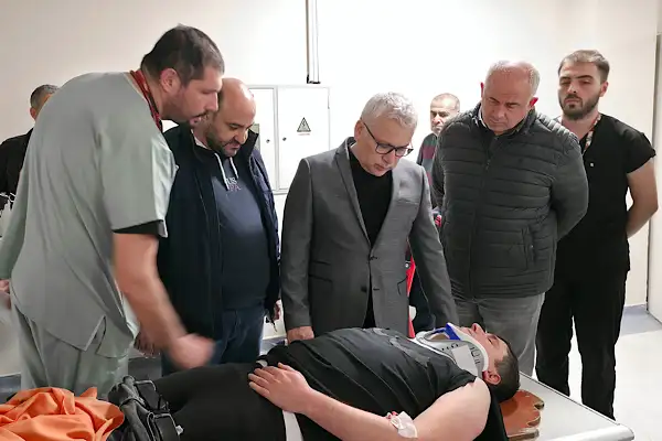 Valisi  Şimşek, cezaevi otobüsü kazazedelerini  ziyaret etti