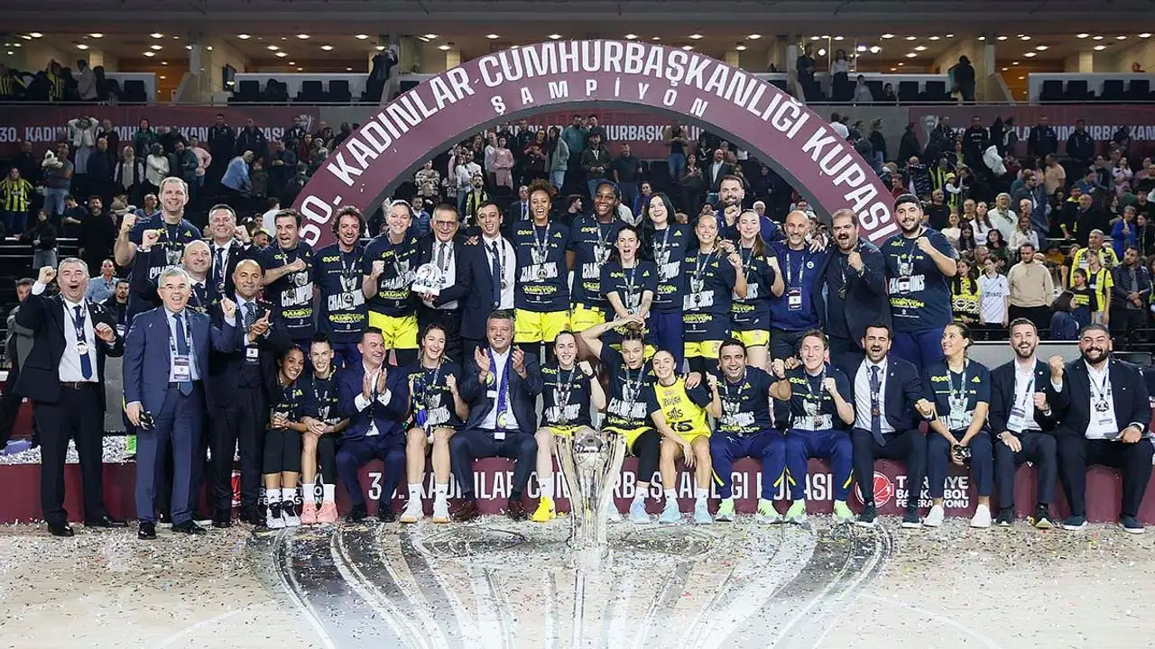 Fenerbahçe Opet, Cumhurbaşkanlığı Kupası’nda yine zirvede