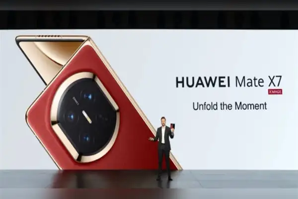 Huawei, Mate X7'yi yenilikçi ürünlerden oluşan yeni bir seriyle birlikte piyasaya sürüyor