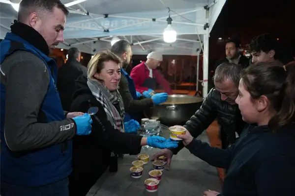 Düzce'de vatandaşlara helva ikramı yapıldı
