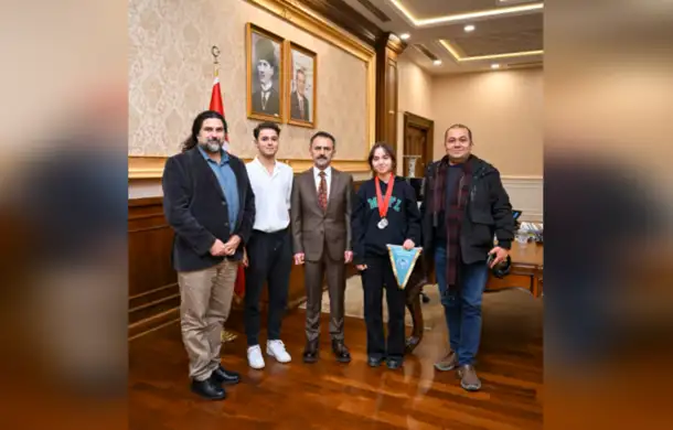 Körfez Buz Spor Kulübü başkanı ve sporcularından Vali Aktaş’a Ziyaret