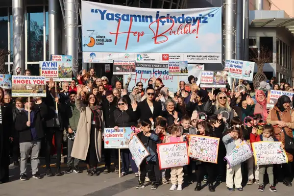 İzmit'te Dünya Engelliler Günü'nde kortej ve etkinlikler düzenlendi