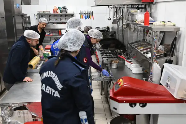 Manisa Zabıtasından kafe ve restoranlara yönelik denetim
