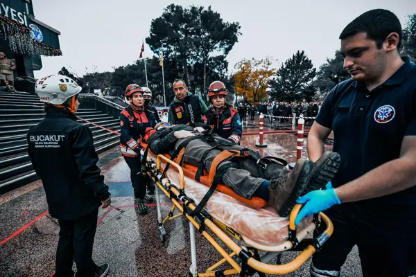 İzmir’de yangın, kurtarma ve tahliye tatbikatı yapıldı