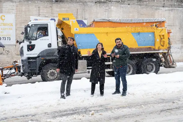 Eşbaşkan Bucak, karla mücadele çalışmalarını yerinde inceledi
