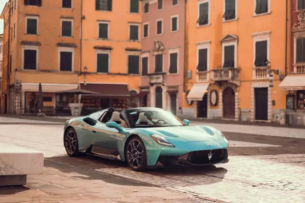 Maserati, Brüksel Otomobil Fuarı’nda Tridente logosunun 100. yılını kutlayacak