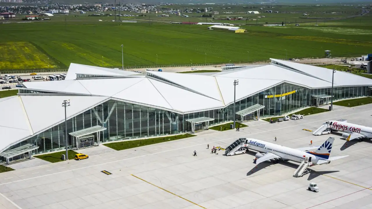 Kars Harakani Havalimanı’nda rekor hareketlilik: 11 ayda yarım milyonu aştı