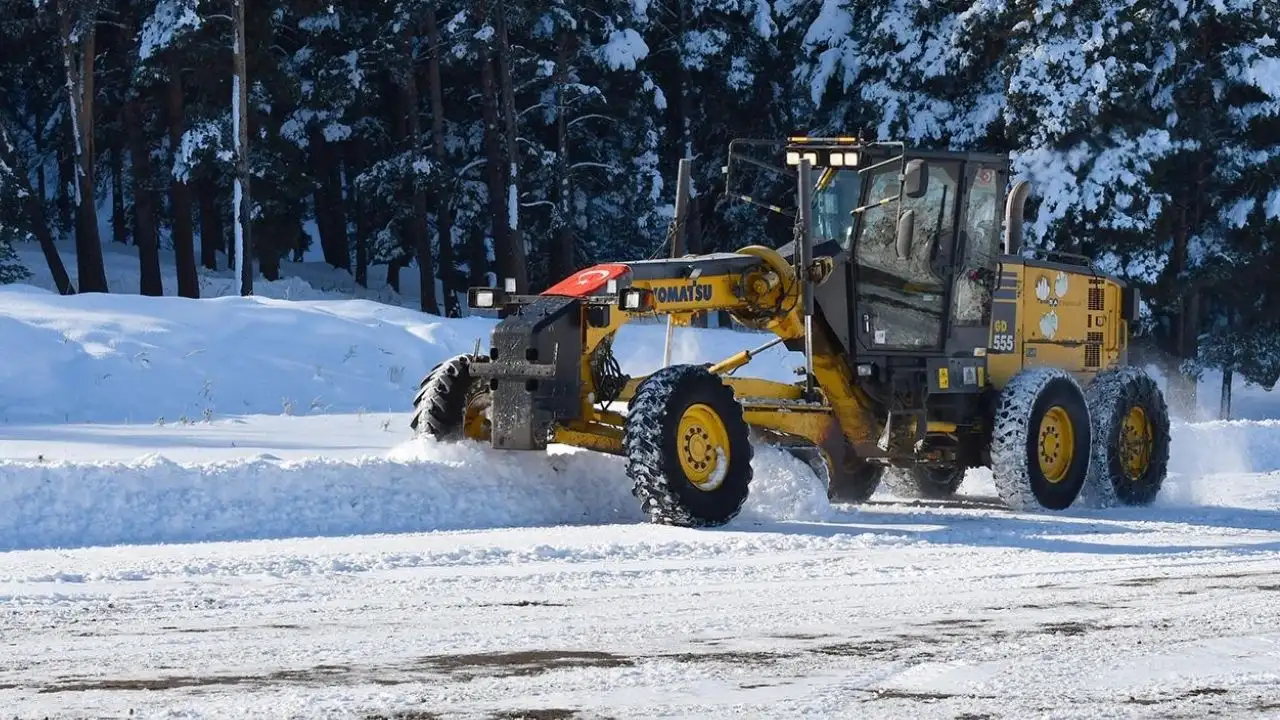 Yoğun kar nedeniyle 1117 yol ulaşıma kapandı
