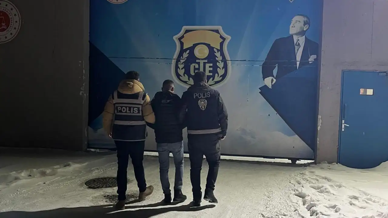 Sarıkamış'ta Uyuşturucu Ticareti Suçundan 15 Yıl Hapis Cezası Bulunan Firari Yakalandı!