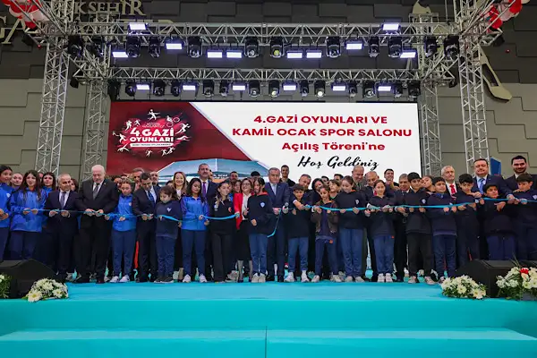 Gaziantep’te Kamil Ocak Spor Salonu hizmete açıldı
