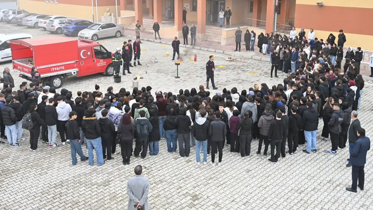 Isparta Belediyesi İtfaiye Müdürlüğü’nden öğrencilere yangın eğitimi