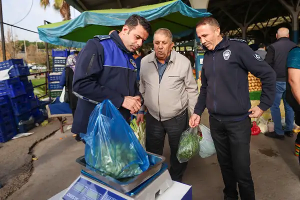 Buca’nın pazar yerlerinde tartı kontrol noktaları kuruluyor