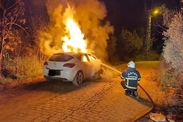 Defne’de araç yangını 