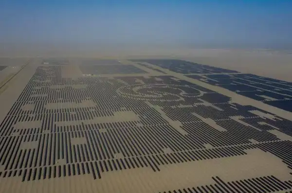 Taklamakan Çölü’ndeki dev projeyle elektrik üretimi katlandı