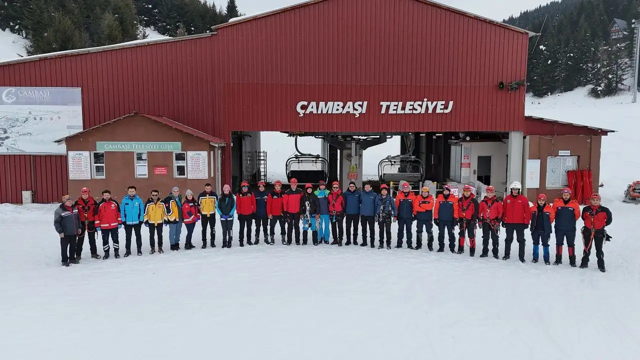 Zirvede hayat kurtaran tatbikat