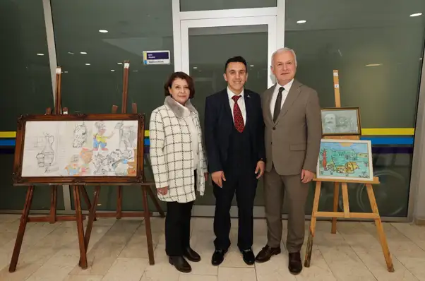 Karamürsel'de sanatçı Akan Ural’ın eserleri sergileniyor