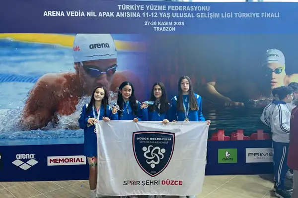 Düzceli yüzücüler Trabzon’dan 4 madalya ile döndü 