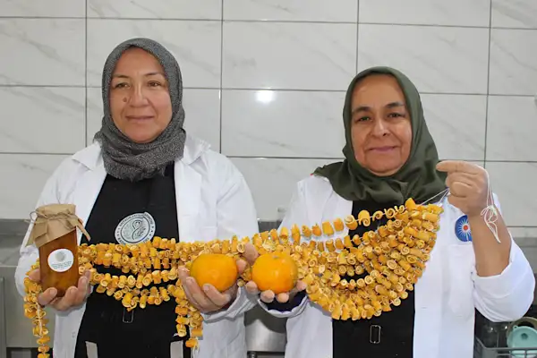 Antalya’da turunçlar kadın kooperatifleriyle reçele dönüşüyor