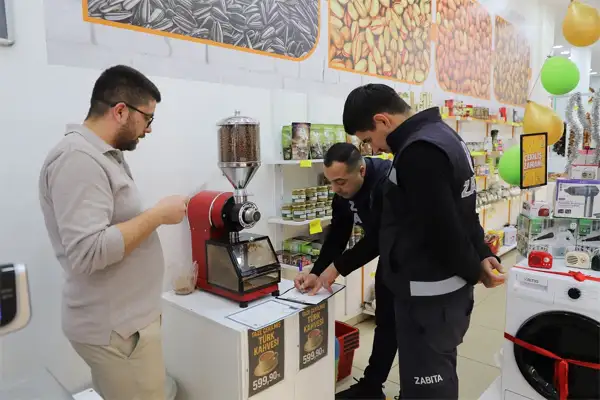 Menderes Belediyesi Zabıtasından yılbaşı denetimi