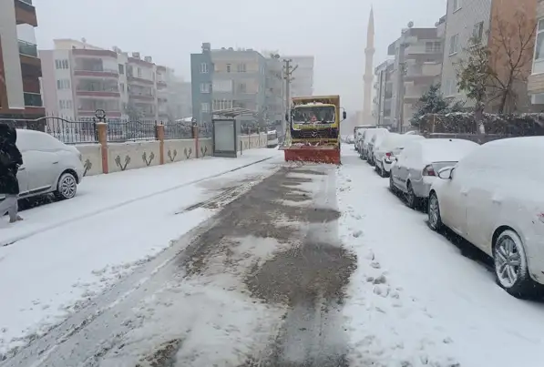 Haliliye’de kar mücadelesi devam ediyor