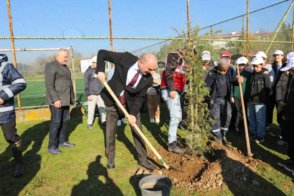 Düzce’de 52 fidan toprakla buluştu