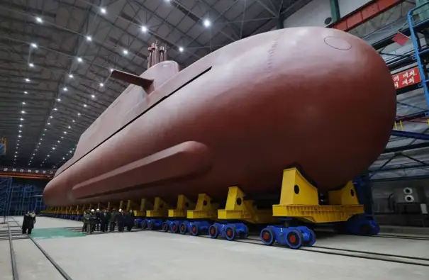 Kuzey Kore, ilk 'nükleer enerjili' denizaltısının yeni görüntülerini yayınladı