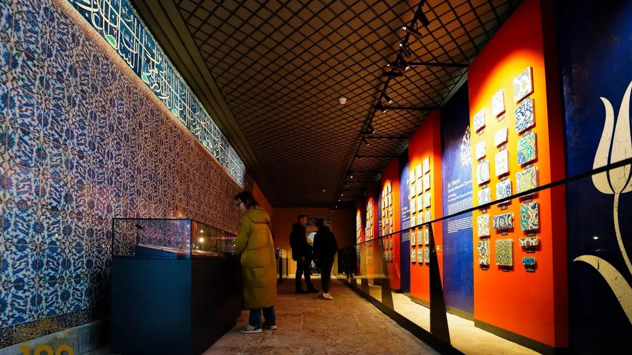 Topkapı Sarayı’ndaki Tarihi Mabeyn Yolu Çini Sanat Galerisi olarak açıldı