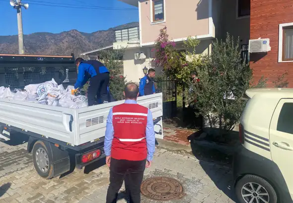 Büyükşehir, ağaç dalları ve kurumuş odunları ihtiyaç sahiplerine dağıtıyor