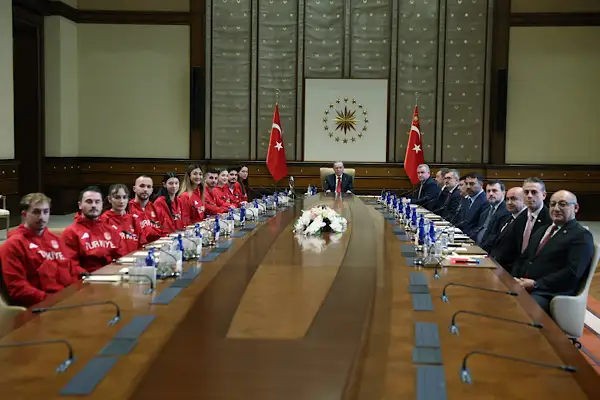 Cumhurbaşkanı Erdoğan, başarılı sporcuları ağırladı