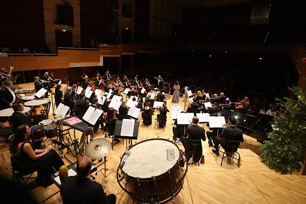 İzmir’de yeni yıla özel senfoni konseri düzenlendi
