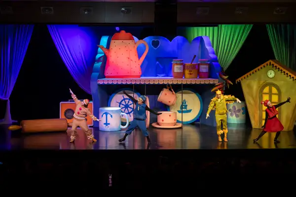 Mersin'de “Bisküvi Adam” oyunu sahnelendi