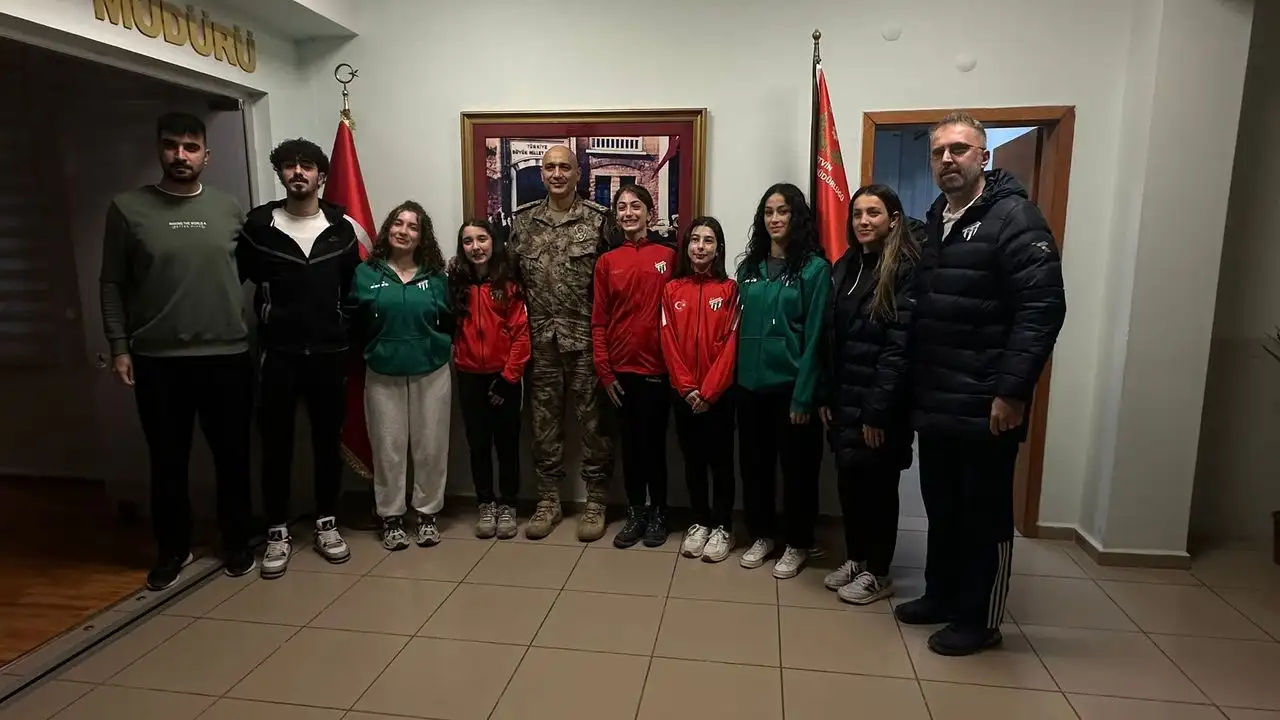 Artvinspor’dan İl Emniyet Müdürüne ziyaret