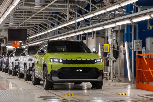 Yeni Jeep Compass, banttan inmeye başladı