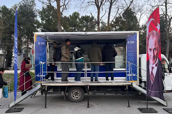 Büyükşehir'den üniversite öğrencilerine sıcak çorba ikramı