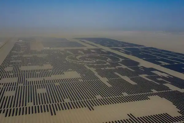 Taklamakan Çölü’ndeki dev projeyle elektrik üretimi katlandı