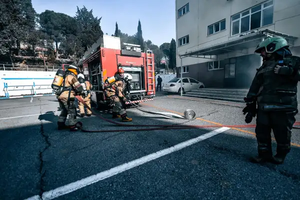 Büyükşehir İtfaiye Dairesi Başkanlığı ekipleri, tatbikat gerçekleştirdi