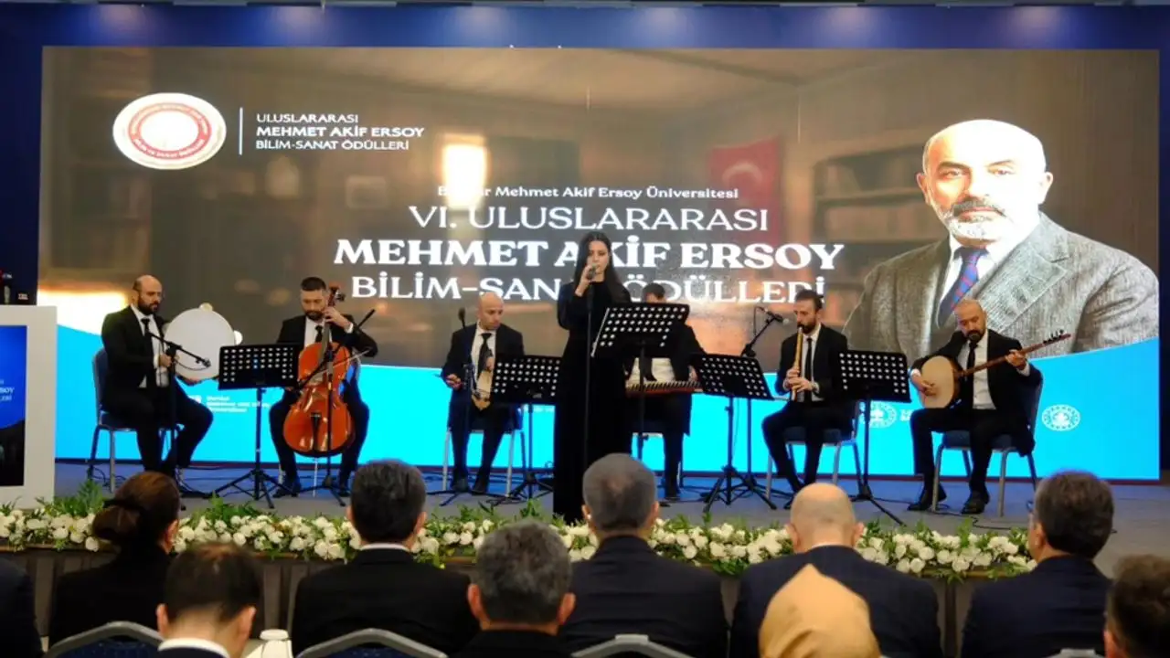 Uluslararası MAKÜ Bilim ve sanat ödülleri Burdur’da sahiplerini buldu