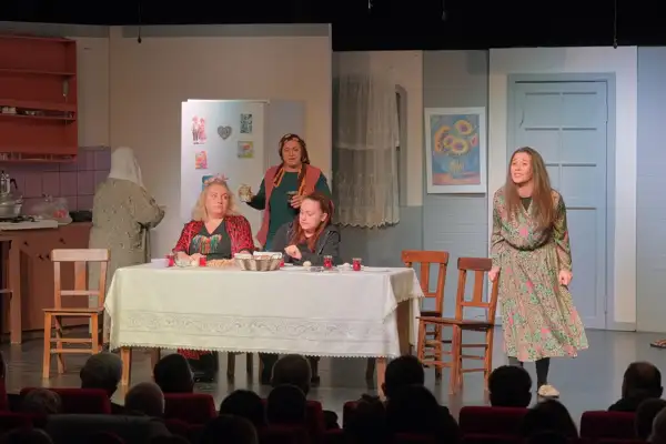 İnegöl’de  “Kadın Sığınağı” oyunu sahnelendi 