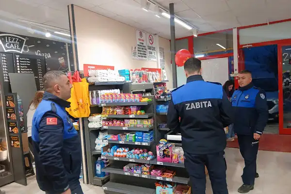 Gemlik’te zincir marketlerde gıda denetimi yapıldı