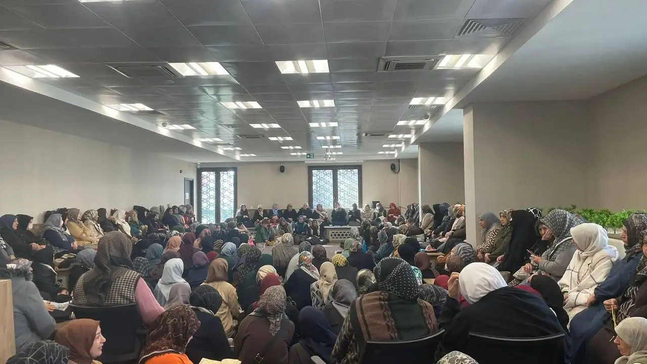 Kars’ta Hanımlara Yönelik Regaib Kandili Özel Programı düzenlendi