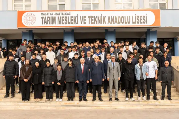 Başkan Er, 'Kariyer Günleri' kapsamında öğrencilerle bir araya geldi