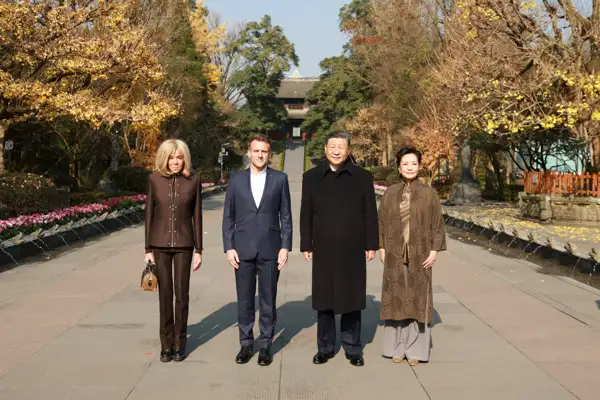 Xi Jinping, Macron ile Chengdu kentinde buluştu