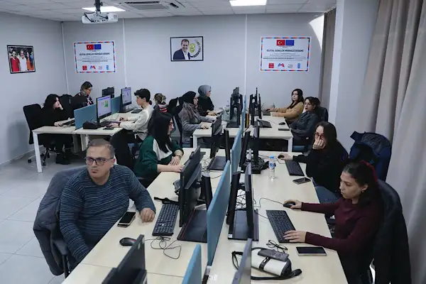 Mersin’de Dijital Tasarım ve Canva kursu devam ediyor