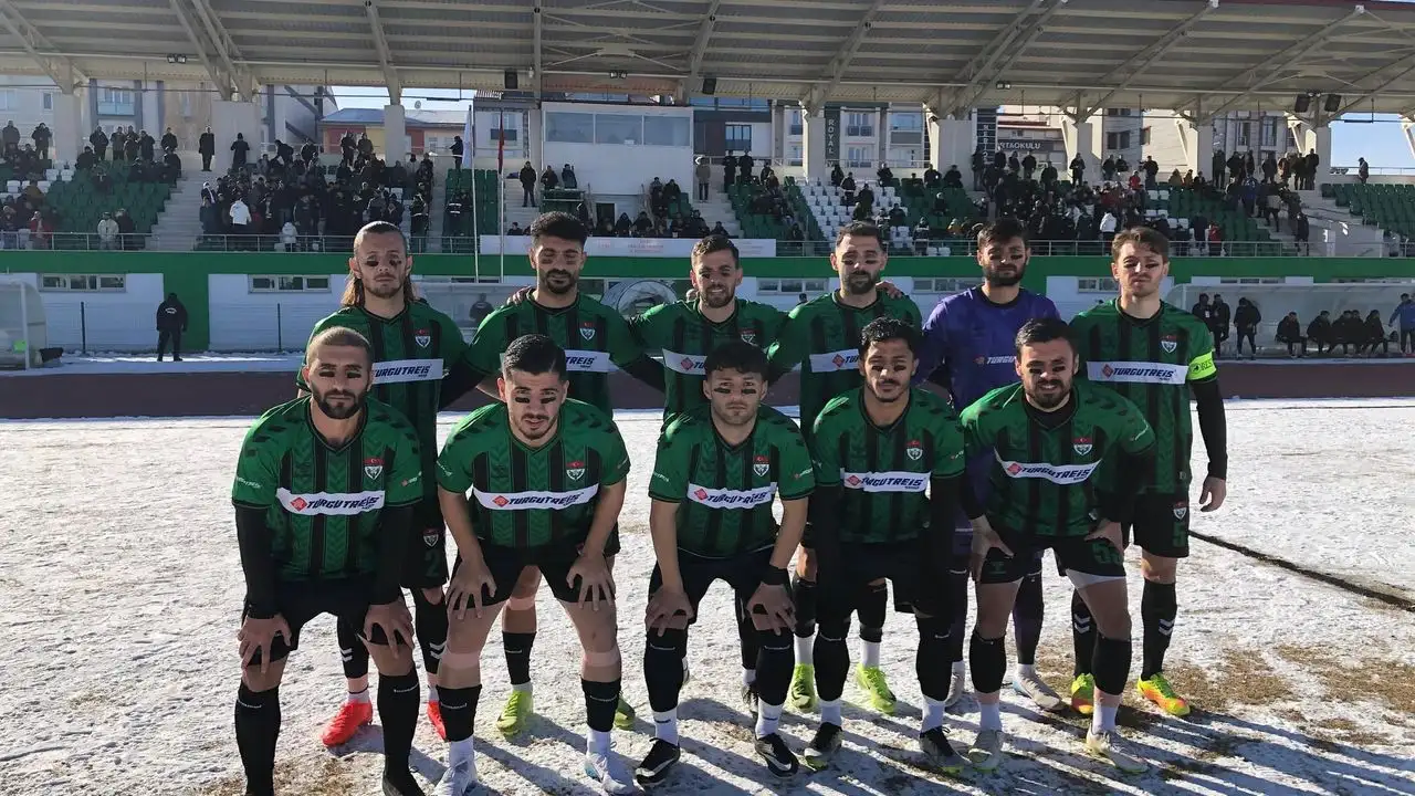 Kars 36 Spor, Siirt Kurtalan Spor’u 4-0 mağlup ederek gövde gösterisi yaptı
