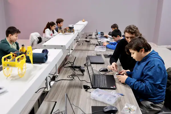 Gemlik’te çocuklar robotik kodlama eğitimi alıyor
