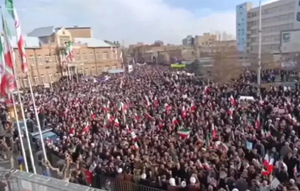 İran kitlesel mitingler düzenliyor