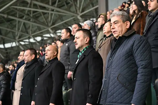 Vali Aktaş, Kocaelispor-Trabzonspor maçını tribünden izledi