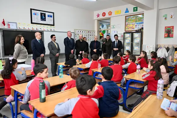 Başkan Karabatı, karne dağıtım törenine katıldı